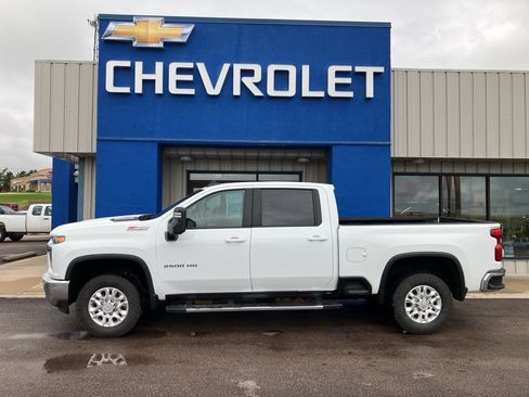 Used 2023 Chevrolet Silverado 2500 LT w/ Convenience Package image 2