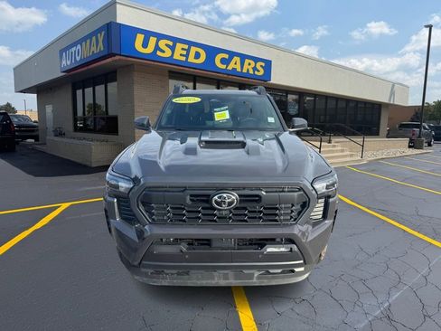 Used 2024 Toyota Tacoma TRD Sport w/ TRD Sport Upgrade Package image 3