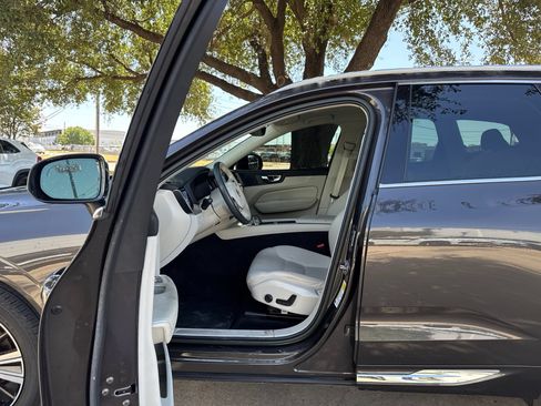 Used 2023 Volvo XC60 B5 Plus w/ Protection Package Premier FWD image 9