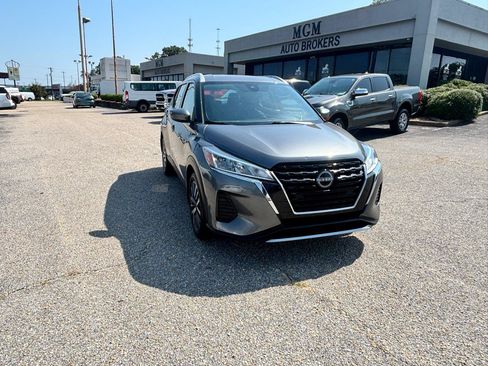 Used 2023 Nissan Kicks SV FWD image 3