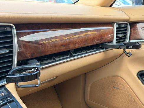 Used 2011 Porsche Panamera 4 image 33