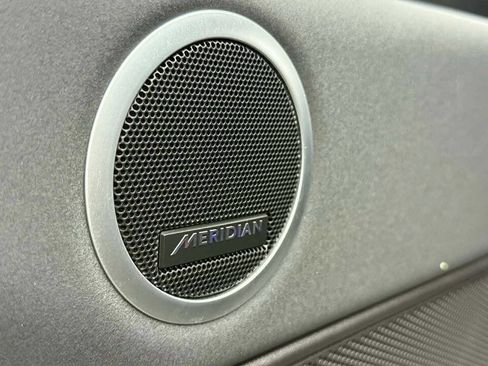 Used 2019 Land Rover Discovery HSE image 16