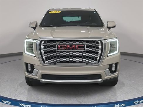 Used 2021 GMC Yukon Denali w/ Denali Premium Package image 3