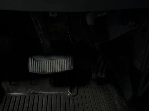 Used 2011 Ford F250 XLT w/ Chrome Pkg image 22