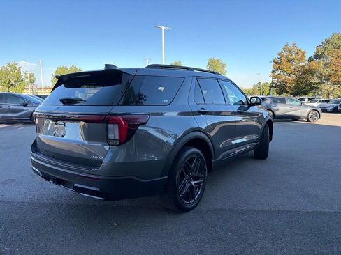 Used 2025 Ford Explorer ST-Line w/ ST-Line Street Pack AWD/4WD image 5