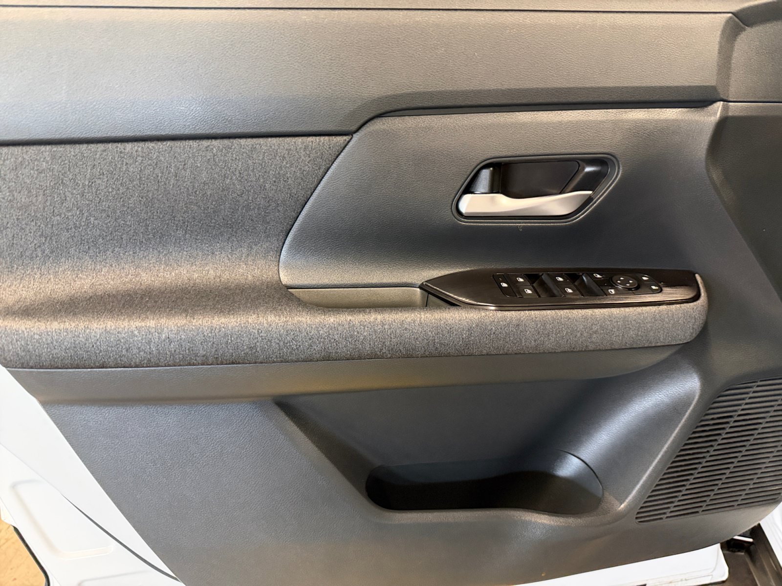 Used 2025 Nissan Kicks SV w/ SV Premium Package FWD image 28