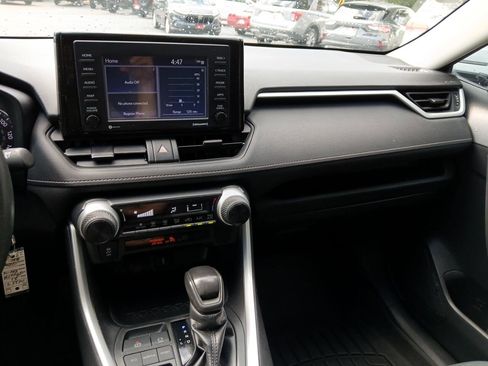 Used 2021 Toyota RAV4 LE image 20