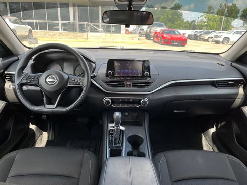Used 2024 Nissan Altima 2.5 S FWD image 9