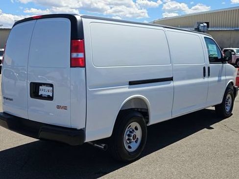 New 2026 GMC Savana 3500 Extended RWD image 9