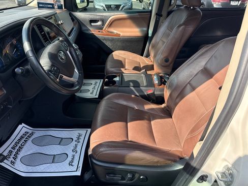 Used 2015 Toyota Sienna Limited Premium FWD image 17