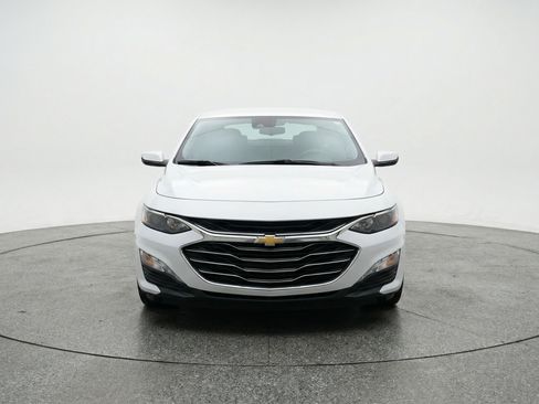 Used 2024 Chevrolet Malibu LT image 2