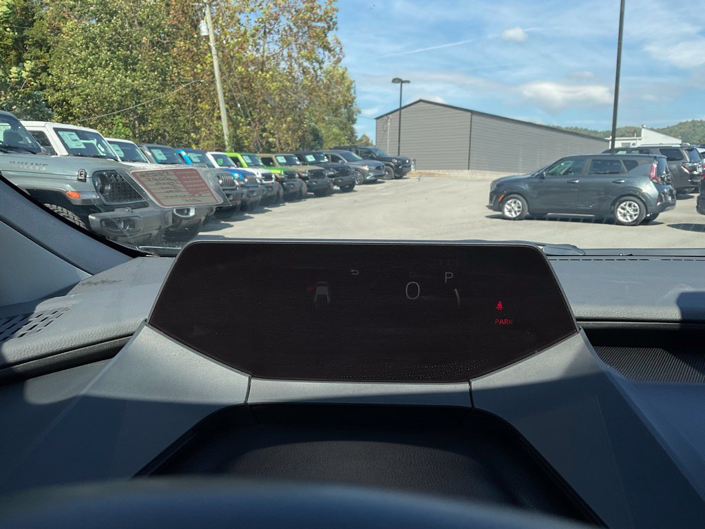 Used 2025 Toyota Prius LE FWD image 14