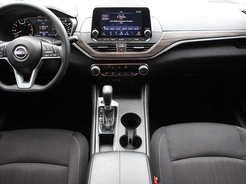 Used 2025 Nissan Altima 2.5 SV FWD image 28