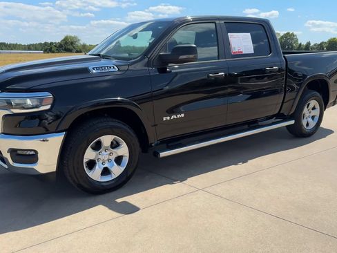 Used 2025 RAM 1500 Big Horn AWD/4WD image 4