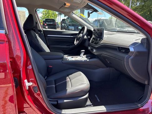 New 2026 Nissan Altima 2.5 SR FWD image 17