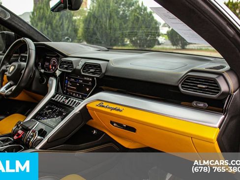 Used 2020 Lamborghini Urus AWD/4WD image 24