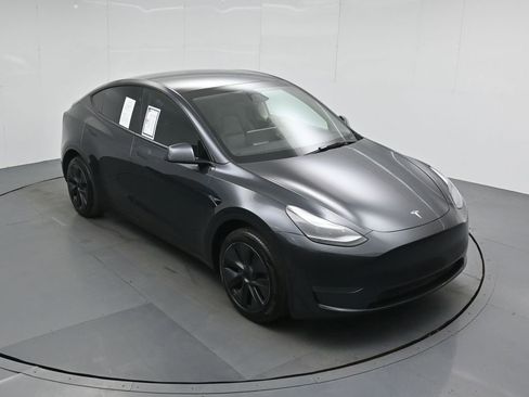 Used 2024 Tesla Model Y Long Range image 34