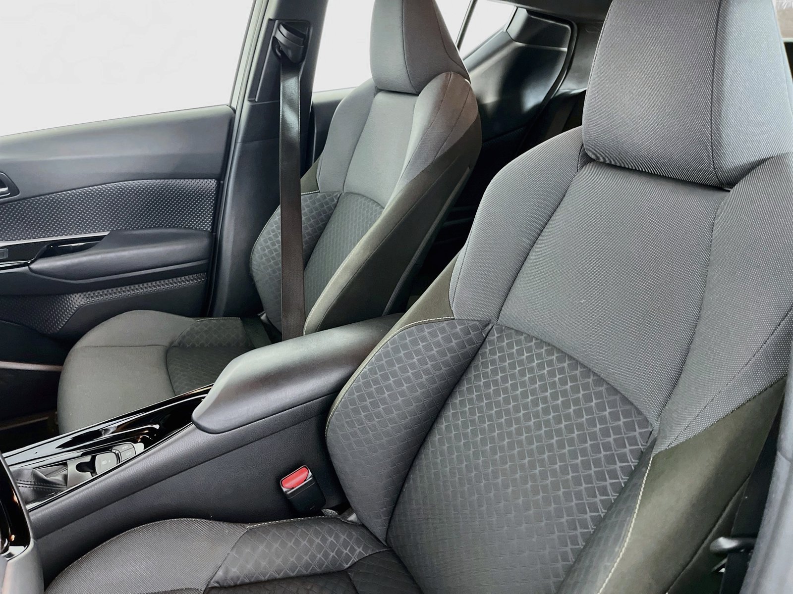 Used 2022 Toyota C-HR Nightshade FWD image 27