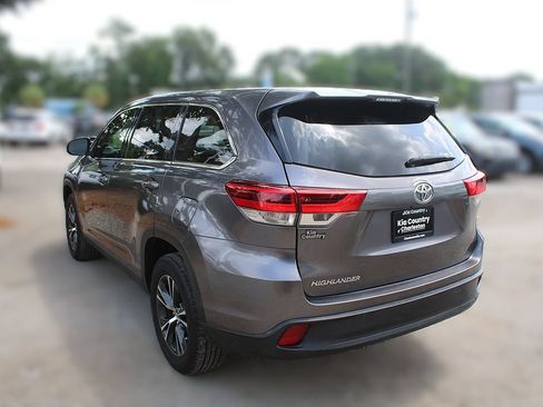 Used 2019 Toyota Highlander LE FWD image 11