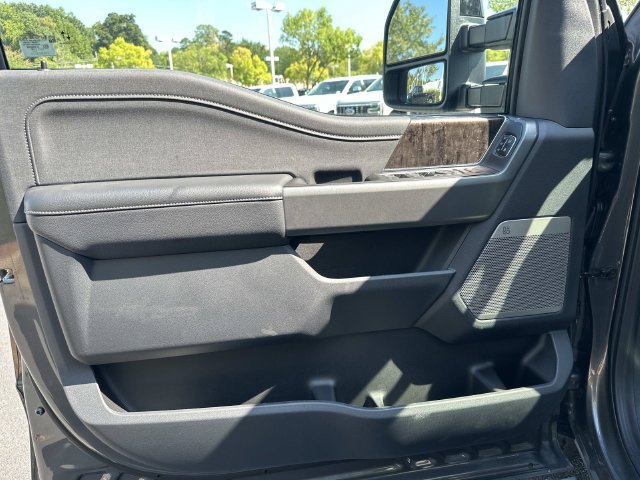 New 2026 Ford F250 Lariat w/ Black Appearance Package AWD/4WD image 16