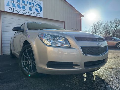 Used 2010 Chevrolet Malibu LS image 1