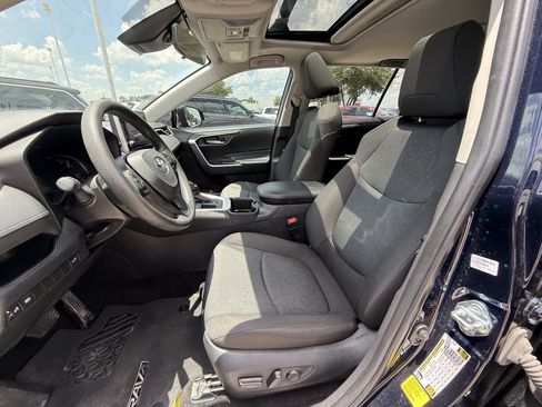 Used 2025 Toyota RAV4 XLE w/ Convenience Package FWD image 29