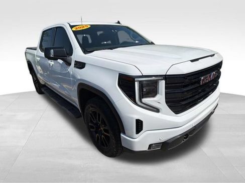 Used 2025 GMC Sierra 1500 Elevation w/ Elevation Premium Package AWD/4WD image 3