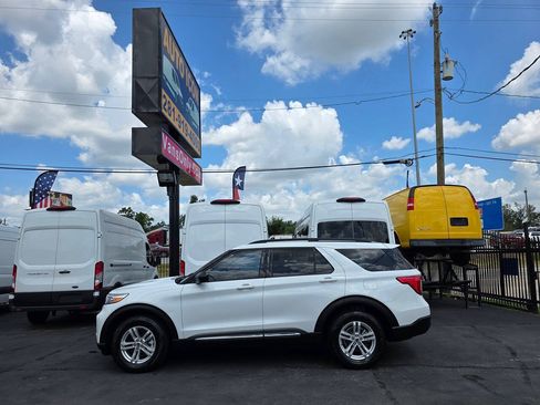 Used 2022 Ford Explorer XLT AWD/4WD image 4