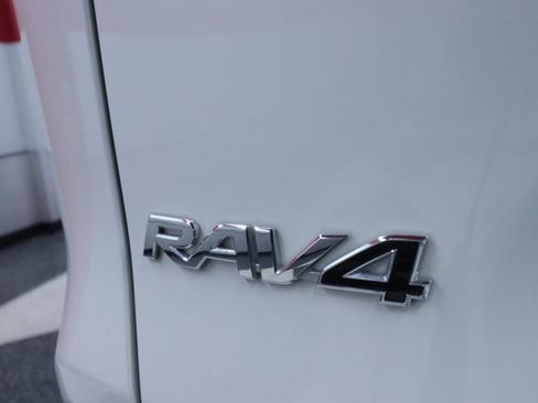 Used 2022 Toyota RAV4 XLE Premium image 26