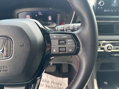 Certified 2025 Honda Pilot Black Edition image 17