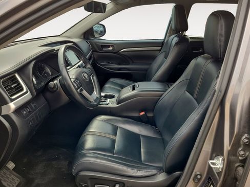 Used 2018 Toyota Highlander SE AWD/4WD image 9