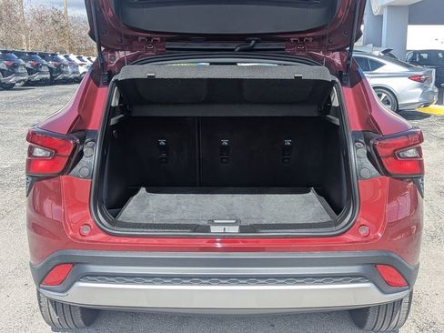 Certified 2025 Chevrolet Trax LT w/ LT Convenience Package image 8