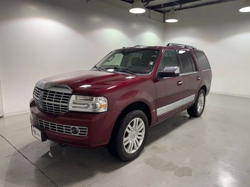 Used 2014 Lincoln Navigator 4WD image 3