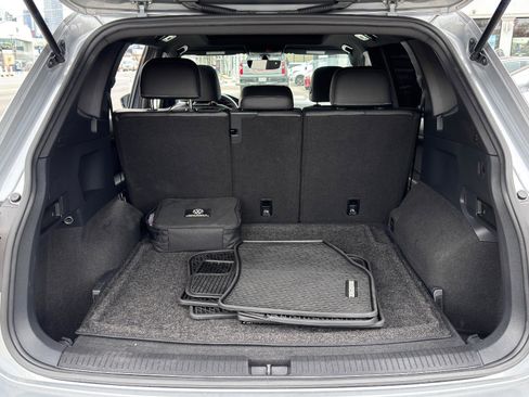 Used 2021 Volkswagen Tiguan SE R-Line image 8