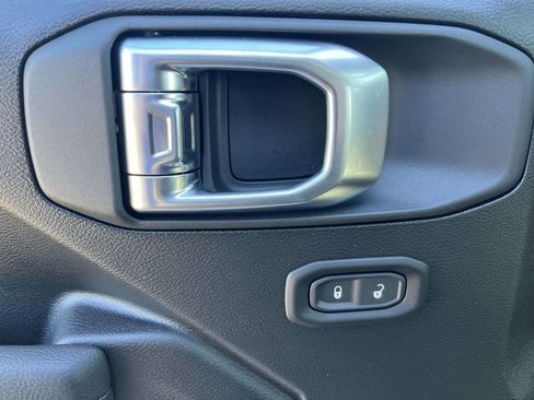 New 2026 Jeep Gladiator Sport AWD/4WD image 17