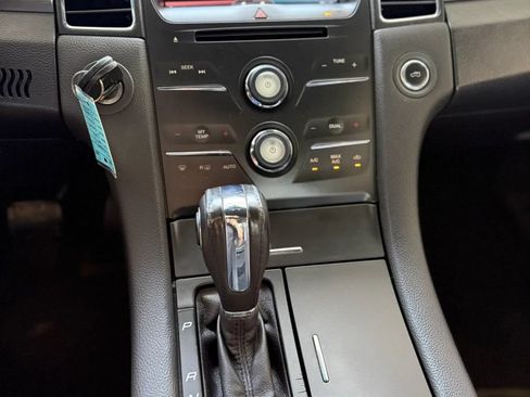 Used 2013 Ford Taurus SEL FWD image 11