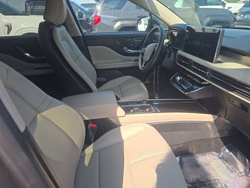 Used 2025 Lincoln Corsair AWD w/ Equipment Group 101A image 10