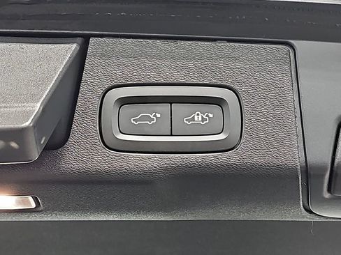 Used 2025 Volvo XC60 B5 Ultra w/ Protection Package Premier AWD/4WD image 16
