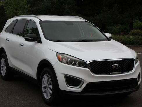 Used 2018 Kia Sorento FWD image 7