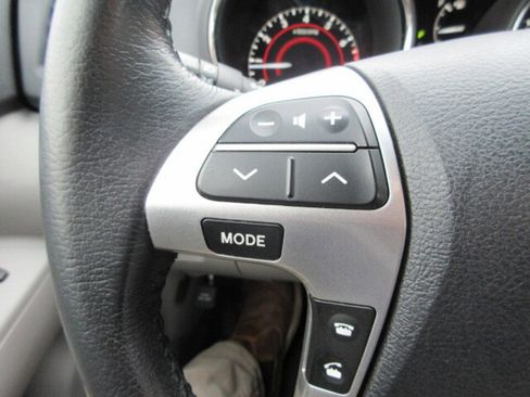 Used 2013 Toyota Highlander Limited image 17