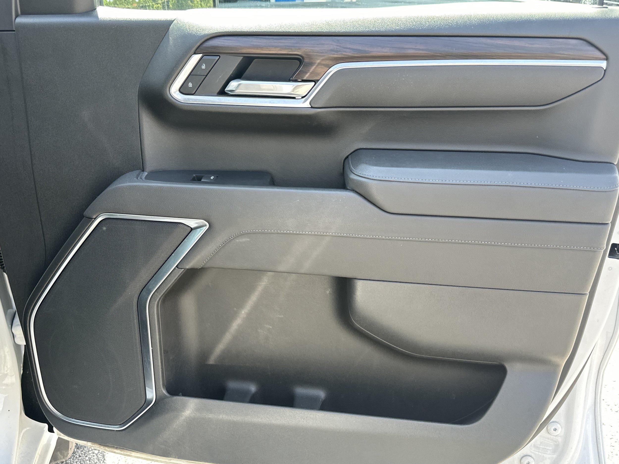 Used 2025 GMC Sierra 1500 SLT RWD image 14