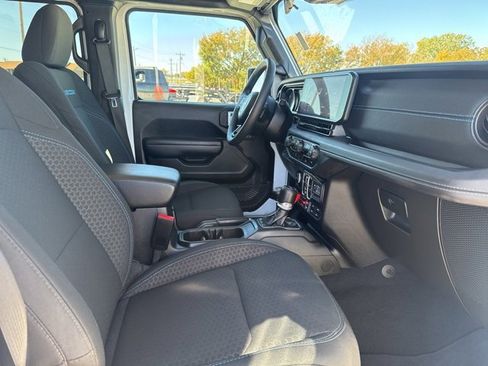 Used 2024 Jeep Wrangler Unlimited Rubicon 4xe image 18