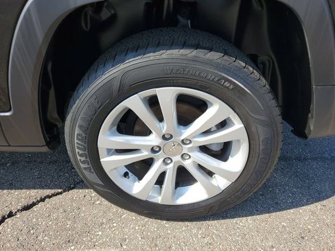 Used 2015 Jeep Cherokee Sport FWD image 24