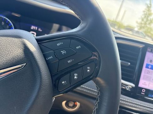 Used 2021 Chrysler Pacifica Touring w/ S Appearance Package FWD image 28