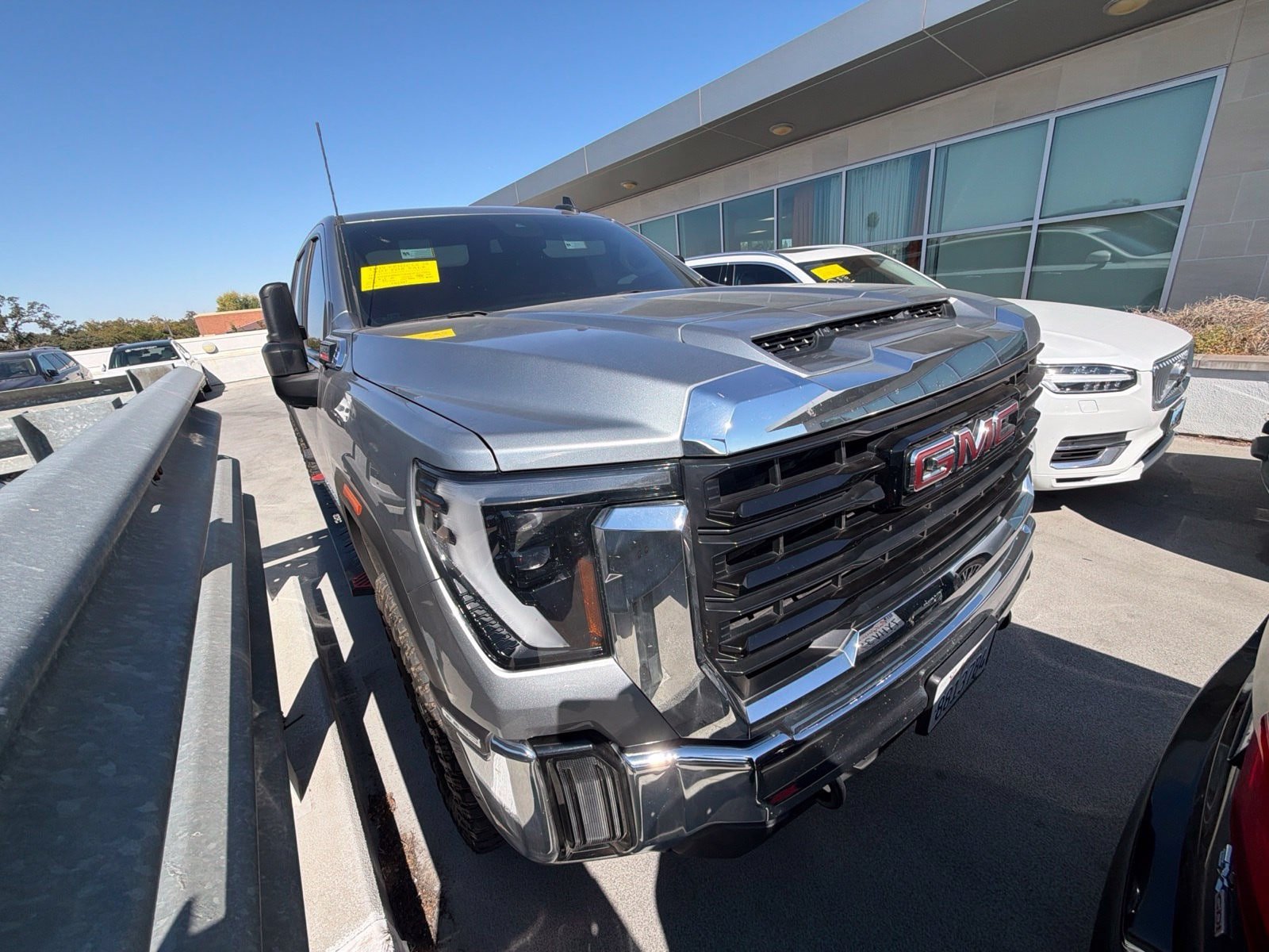 Used 2024 GMC Sierra 2500 Pro AWD/4WD image 3
