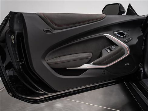 Used 2020 Chevrolet Camaro ZL1 image 28