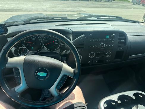 Used 2013 Chevrolet Silverado 2500 LT w/ Interior Plus Package AWD/4WD image 9