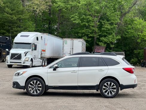 Used 2016 Subaru Outback 2.5i Limited AWD/4WD image 3