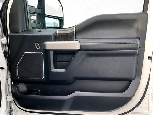 Used 2020 Ford F250 Lariat image 29