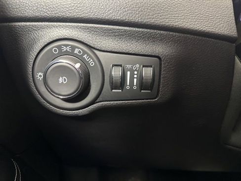 Used 2021 Jeep Compass Latitude w/ Driver Assistance Group AWD/4WD image 10
